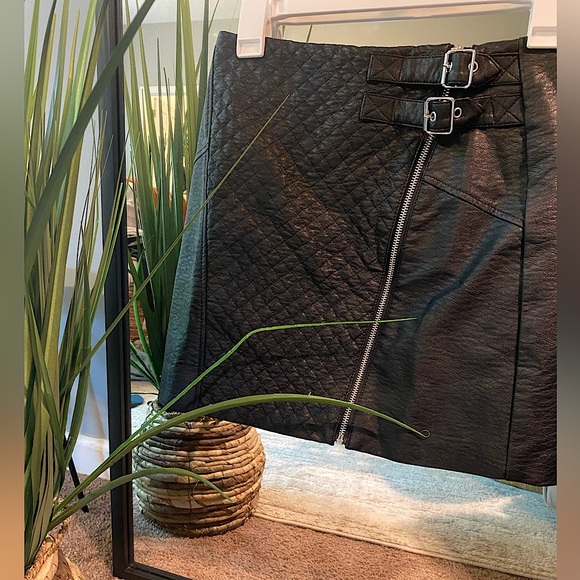 faux leather skirt, high waist, divided by h&m size 6 - Picture 1 of 1